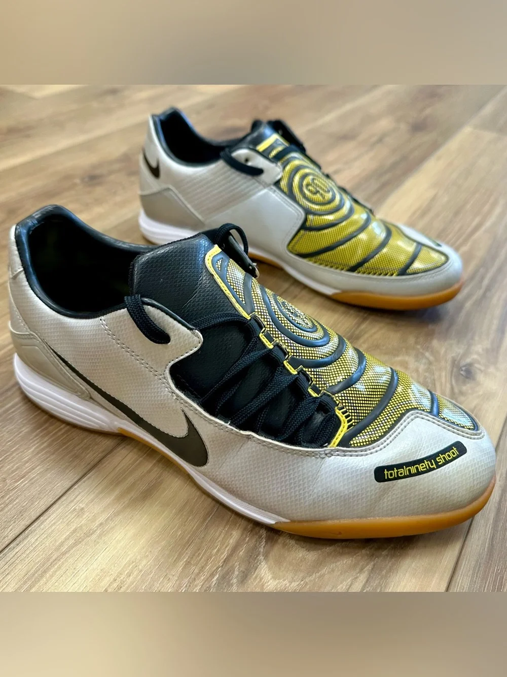 Vintage Nike Total 90 Shoot IC Indoor Soccer Shoes 316239-007, Size 9.5